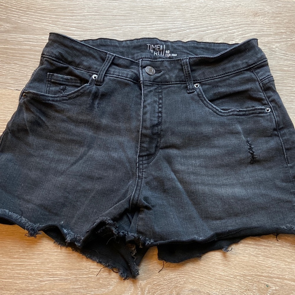 Time and Tru size 10 high rise shorts
